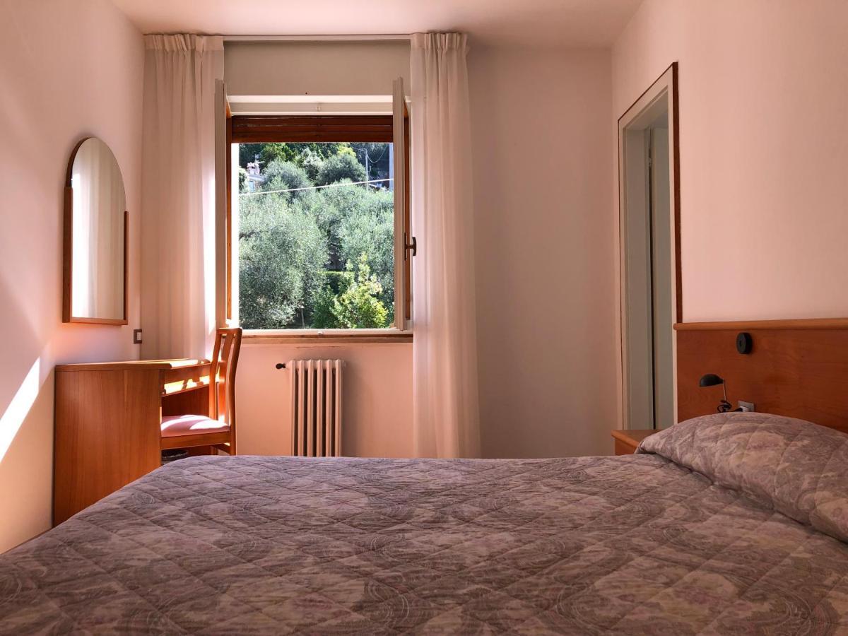 Hotel Zanetti Torri Del Benaco Extérieur photo