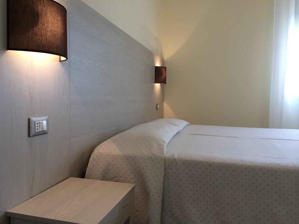 Hotel Zanetti Torri Del Benaco Chambre photo