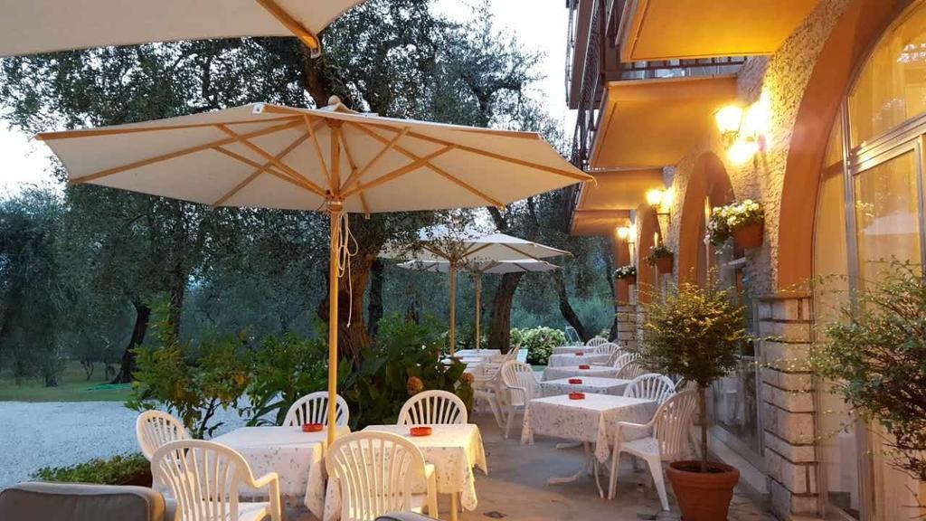 Hotel Zanetti Torri Del Benaco Extérieur photo